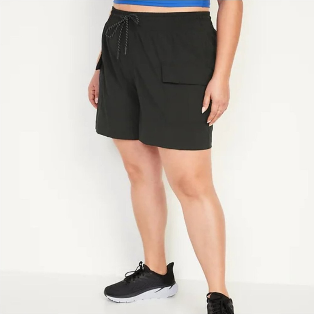 High-Waisted StretchTech Cargo Shorts Black